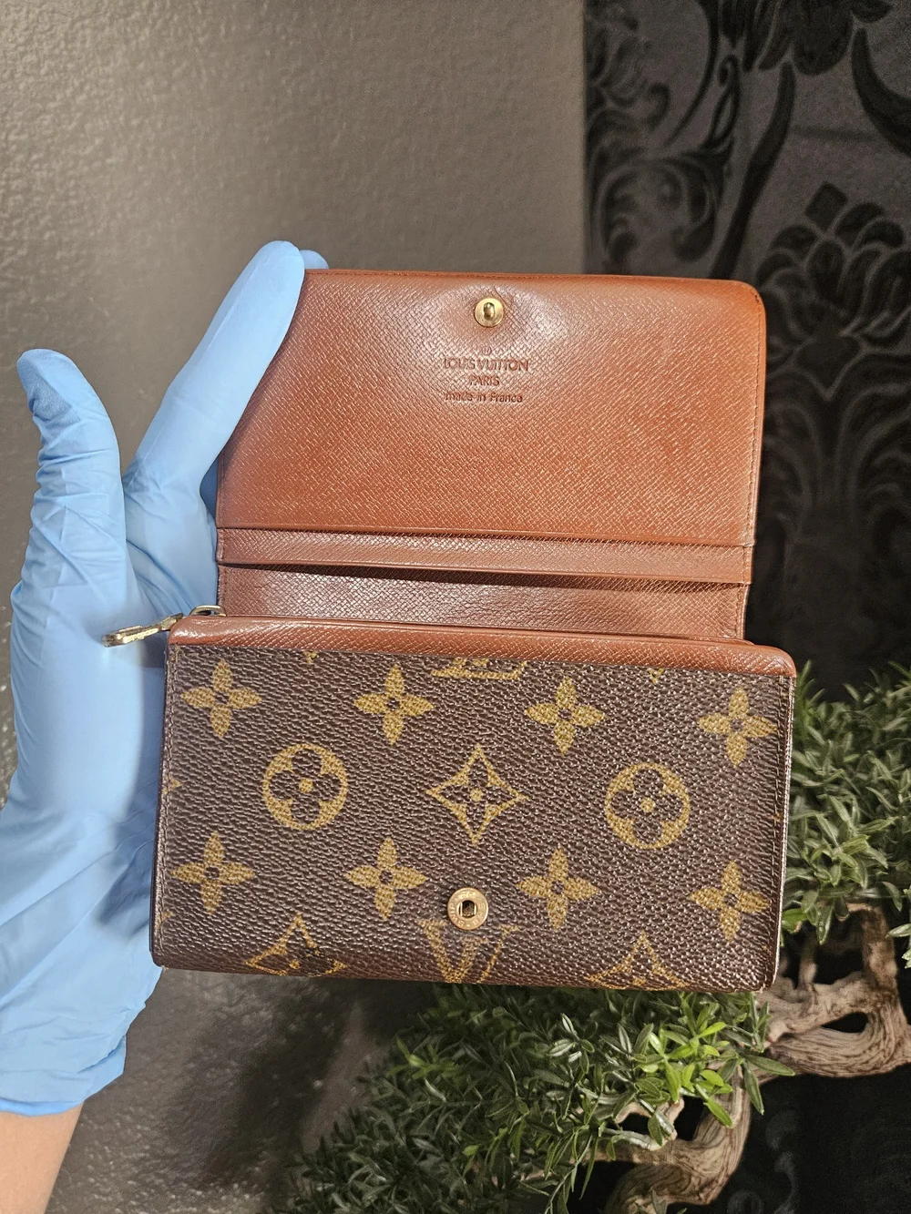 Authentic Louis Vuitton Vintage Tressor Wallet Monogram Canvas